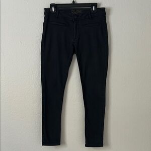 Like New! DL1961 Emma Legging Little Rock Coated Black Legging Jeans in Size 29